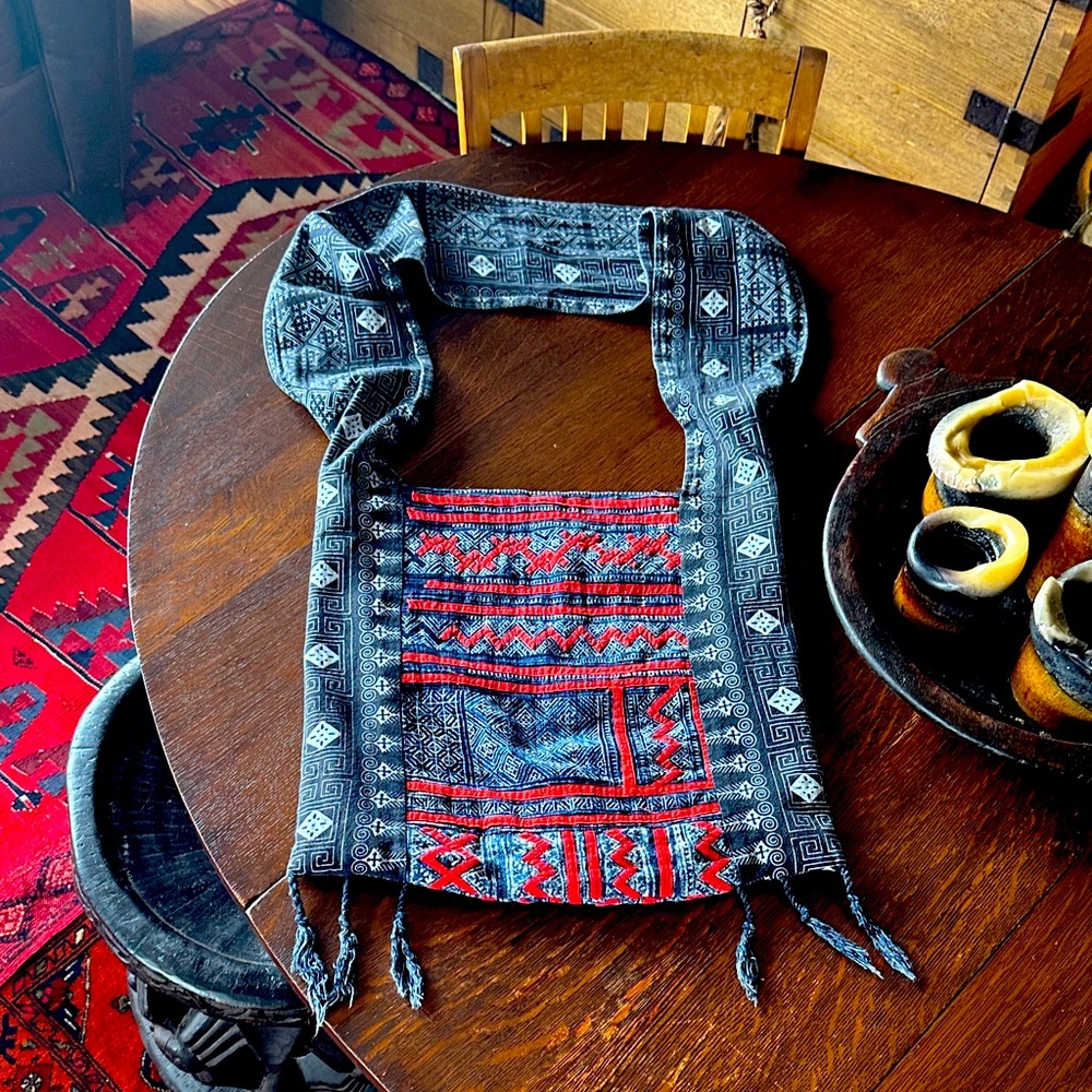 🇰🇭 handmade crossbody boho cloth bag I got in Cambodia. Blue,white,red,black